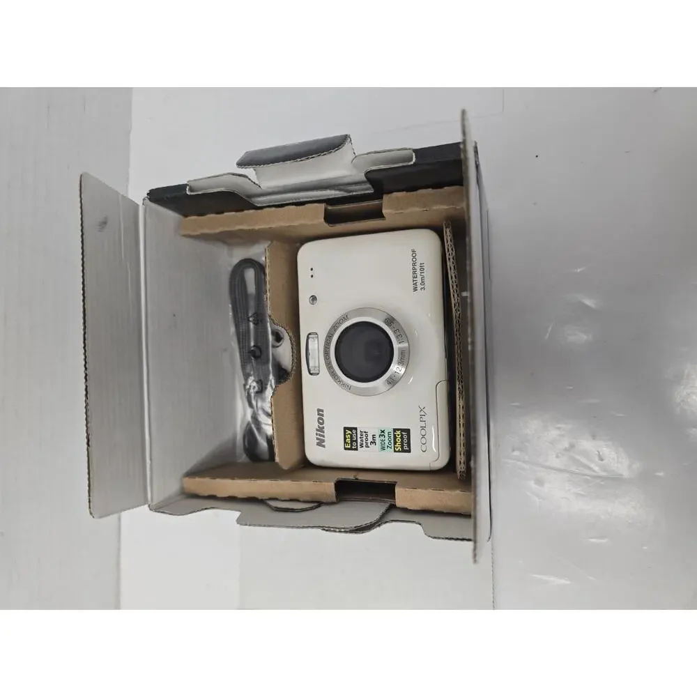 Nikon White Coolpix S30 10.1MP Waterproof Digital Camera White FOR REPAIR/PARTS